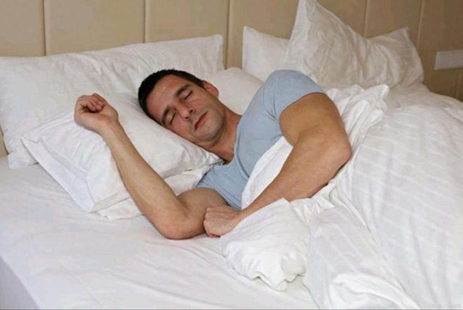 睡不好容易PG游戏 PG电子 APP老建议每天做4件事安神助眠帮助改善失眠质量(图2)